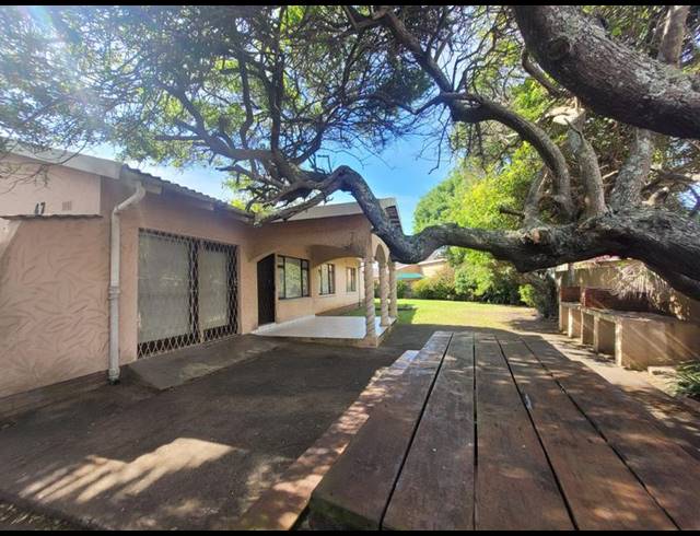 4 BEDROOM PROPERTY TO RENT IN UVONGO BEACH